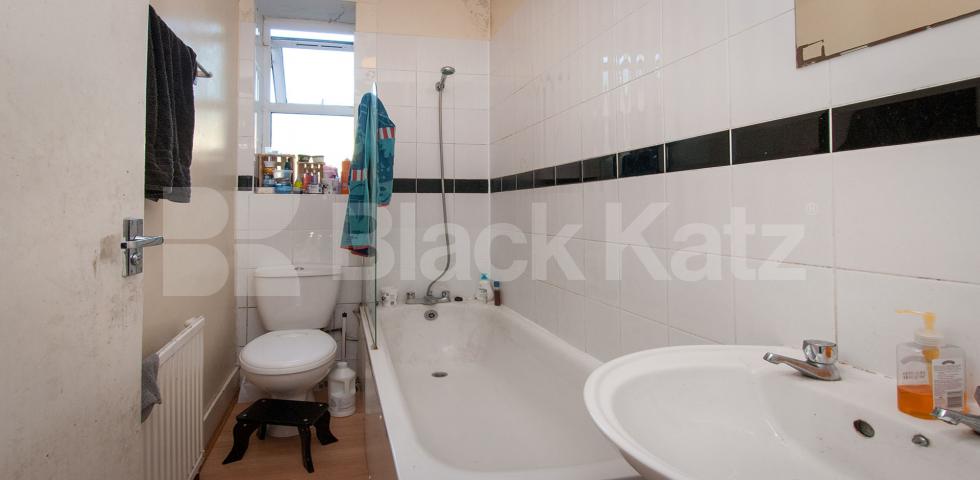 			1 Bedroom, 1 bath, 1 reception Flat			 Stamford Hill, Stoke Newington